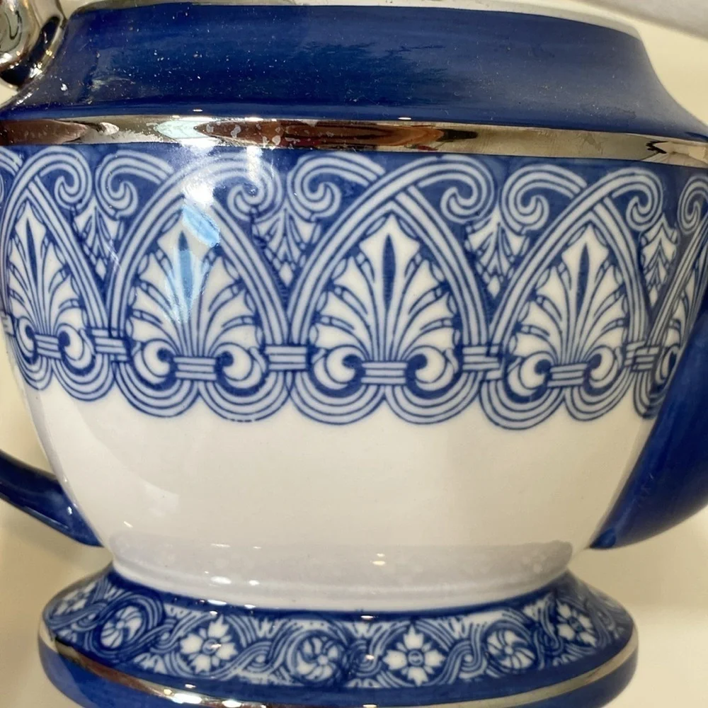 The Bombay Company Vintage Blue and White Teapot‎